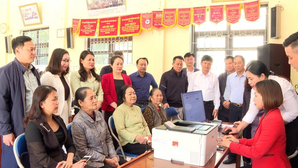 Xã Hoài Đức ra mắt 5 điểm hỗ trợ thủ tục hành chính trực tuyến