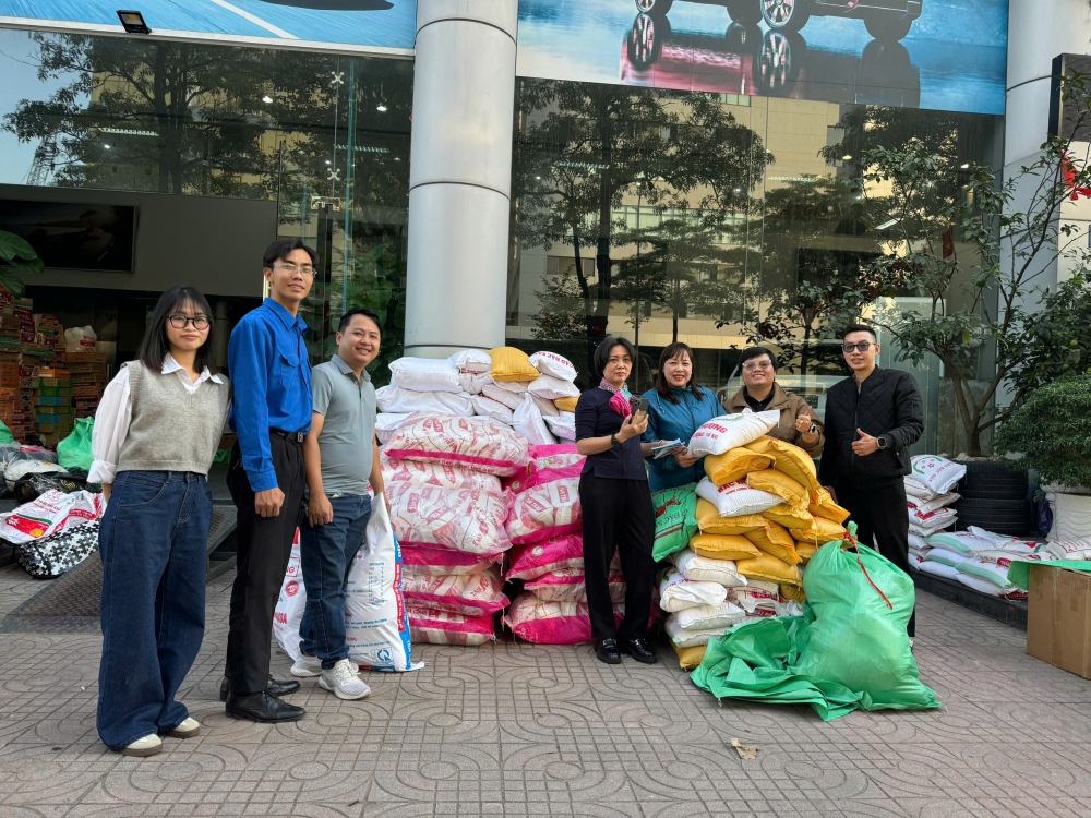 Người Hà Nội chung sức, đồng lòng vì miền Trung thân yêu