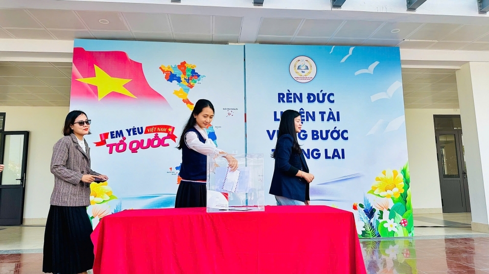 Các trường học ở Hà Nội gửi yêu thương đến đồng bào vùng lũ miền Trung