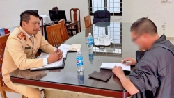 Công an xử lý tài xế xe khách không nhường đường cho xe ưu tiên