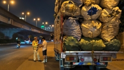 canh sat ha noi xuyen dem kiem soat xu ly xe cho qua tai xe do den coi