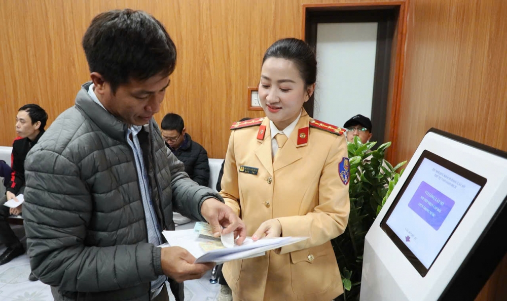 Đề xuất cấp bằng lái xe điện tử, giảm thời gian cấp mới còn 4,5 ngày Đề xuất cấp bằng lái xe điện tử, giảm thời gian cấp mới còn 4,5 ngày