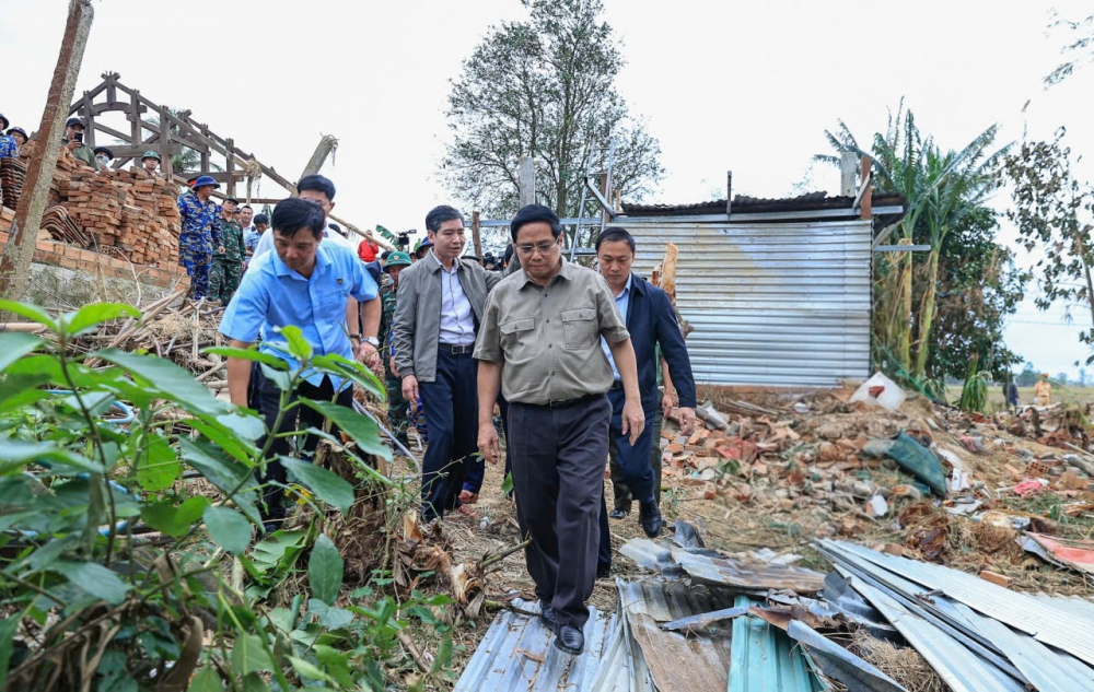 Thủ tướng: Triển khai &quot;chiến dịch Quang Trung&quot; thần tốc dựng lại nhà cho đồng bào bị thiên tai