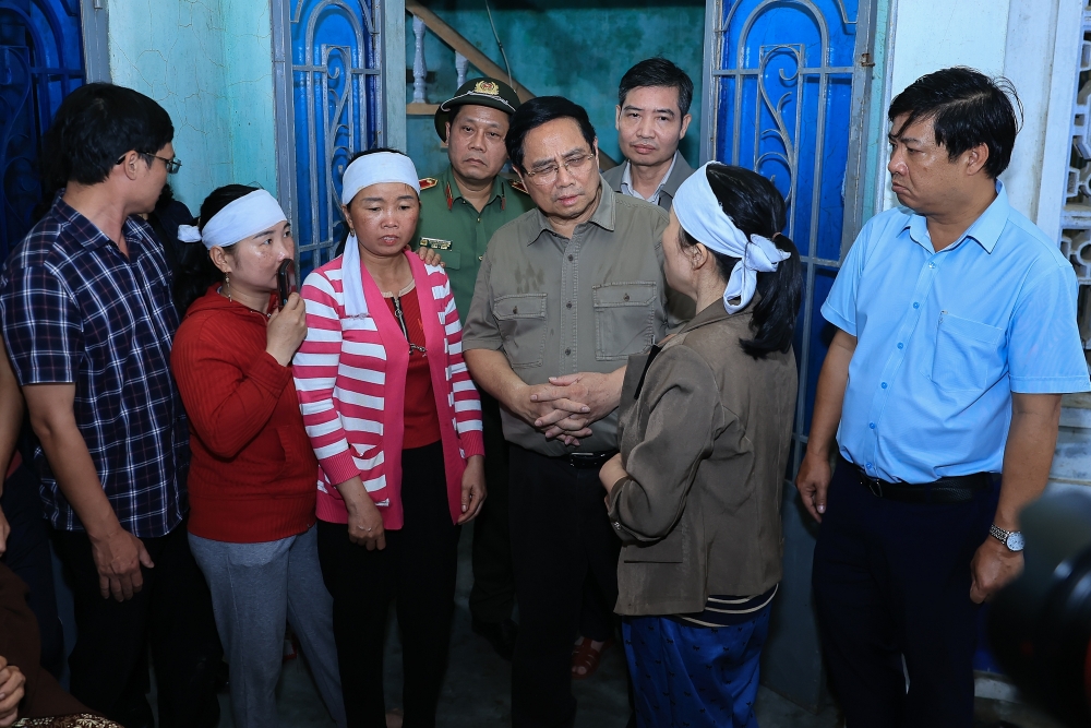Thủ tướng: Triển khai &quot;chiến dịch Quang Trung&quot; thần tốc dựng lại nhà cho đồng bào bị thiên tai