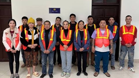 Công an Hà Nội truy quét ổ nhóm đánh bạc trên sông Hồng và sông Đuống