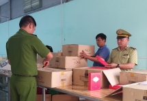 Kho mỹ phẩm nhập lậu núp bóng xưởng may ở Bình Dương
