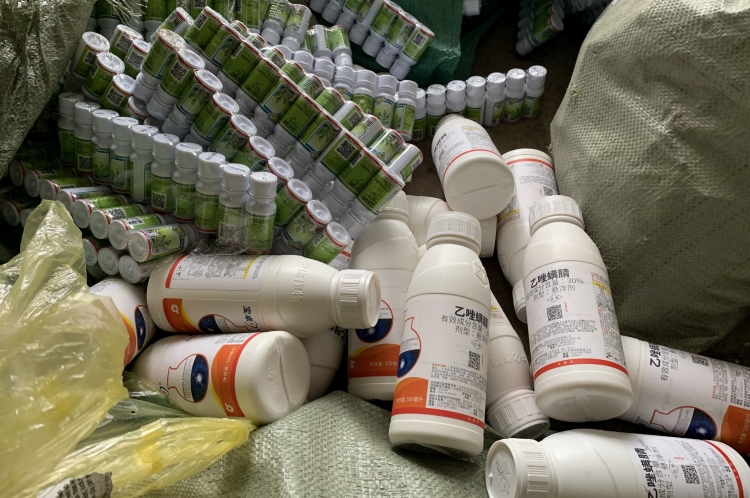 Tịch thu gần 6.000 lọ thuốc thúc chín hoa quả nhập lậu từ Trung Quốc