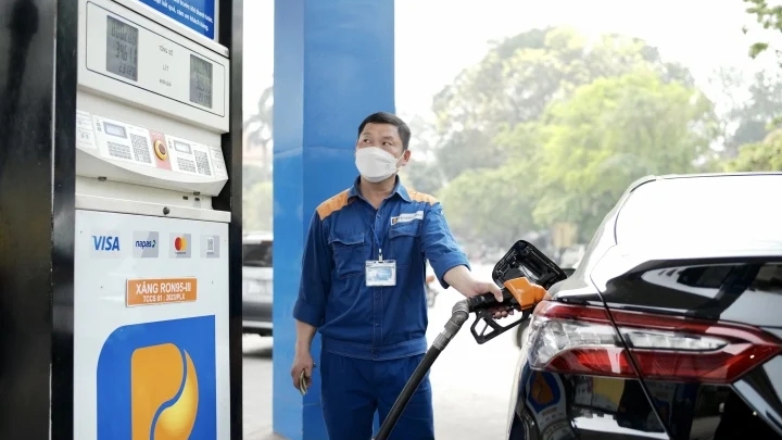 Giá xăng dầu giảm mạnh