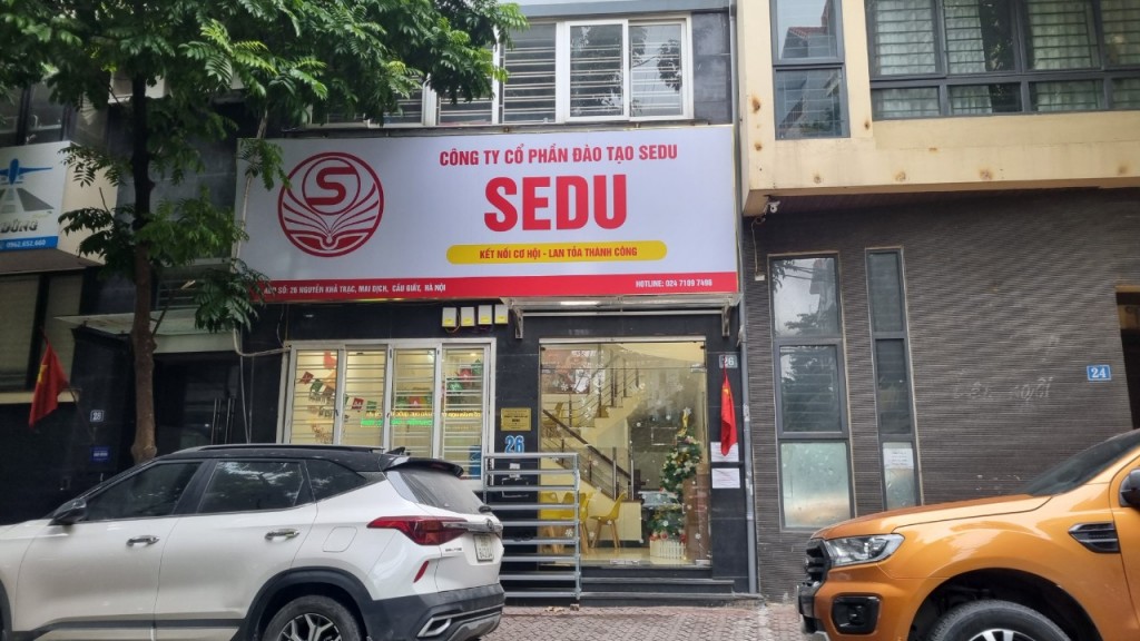 Trung tâm Ngoại ngữ SEDU tư vấn tuyển sinh dù chưa được cấp phép