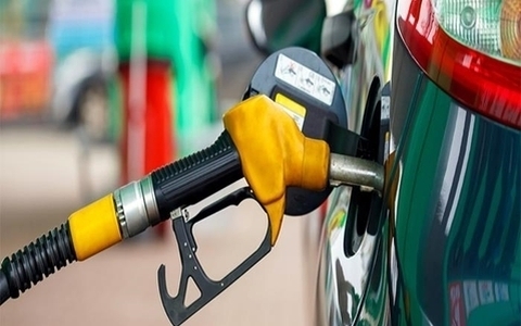 Giá xăng tăng, giảm trái chiều