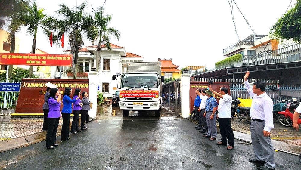 Tập đoàn Sao Mai: Tình người còn mãi - Quà tặng cuộc sống