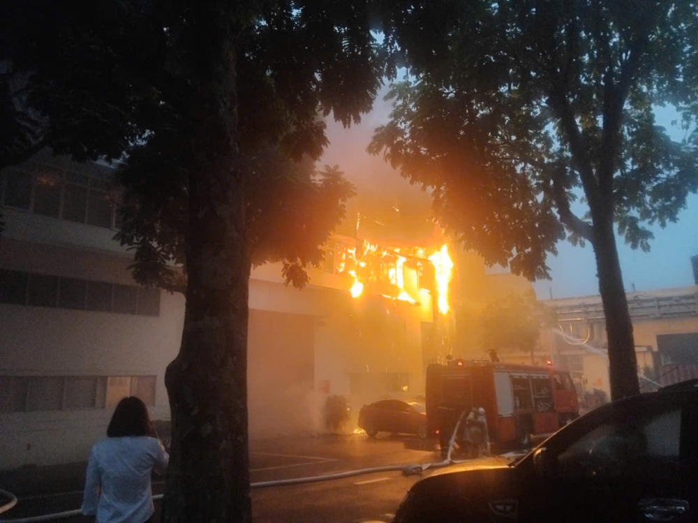 Hà Nội: Cháy lớn tại nhà máy Bia Hà Nội