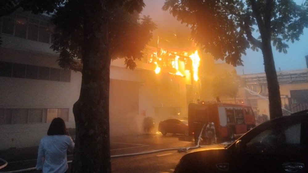 Hà Nội: Cháy lớn tại nhà máy Bia Hà Nội