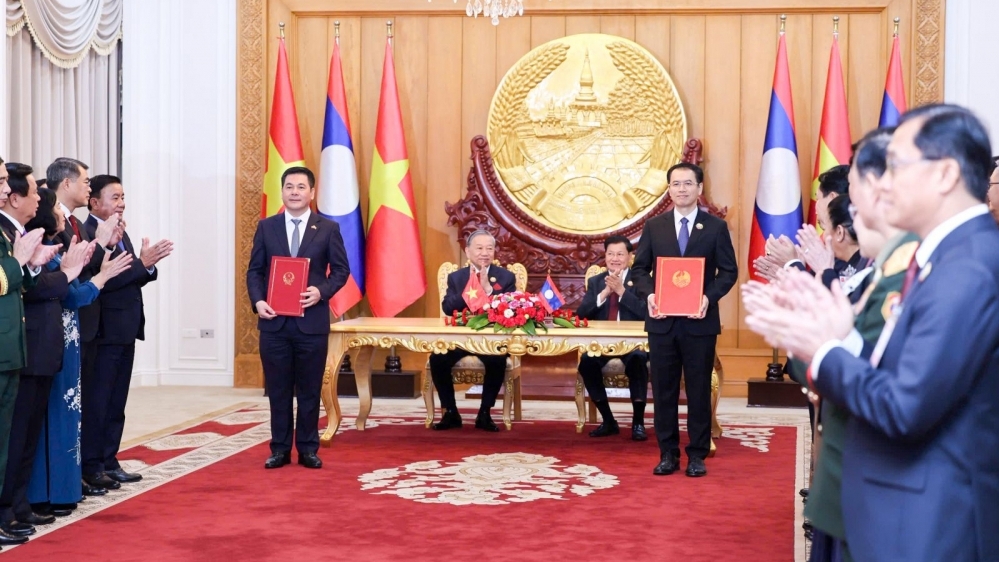 Việt - Lào trao biên bản ghi nhớ phát triển chuỗi liên kết công nghiệp