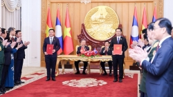 Việt - Lào trao biên bản ghi nhớ phát triển chuỗi liên kết công nghiệp