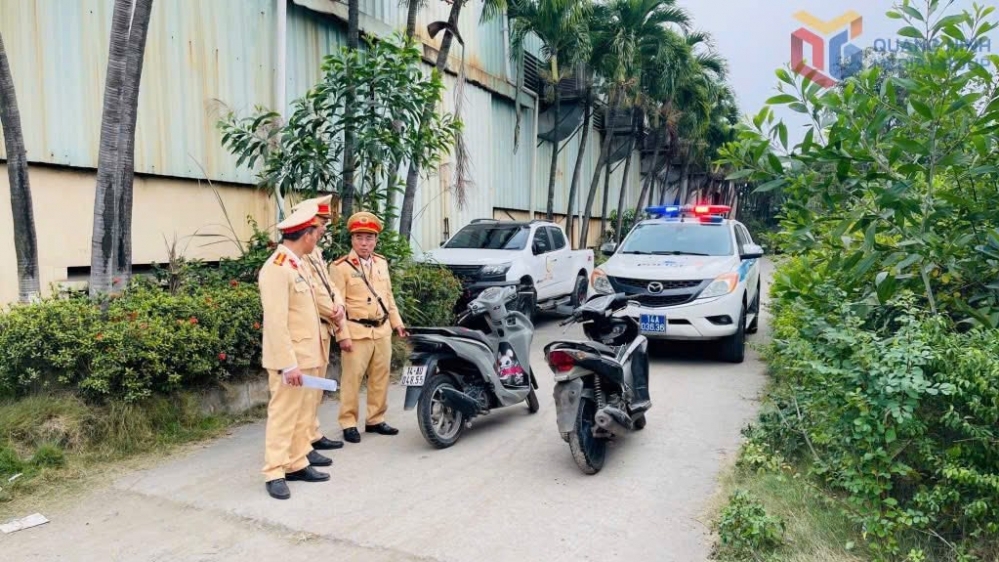 Nhóm thanh niên biểu diễn bốc đầu xe máy khoe “chiến tích” trên TikTok và cái kết