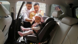 o to kinh doanh van tai hanh khach khong can trang bi ghe an toan tre em