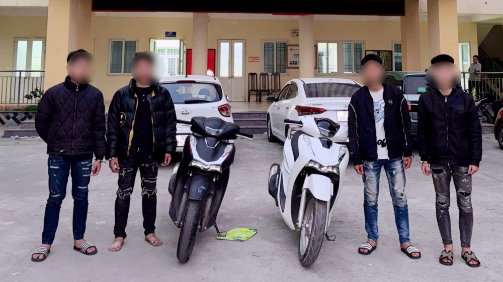 Hà Nội: Cảnh sát chặn nhóm thanh niên có hung khí gây rối trên Quốc lộ 32, sẵn sàng tấn công bất kỳ ai