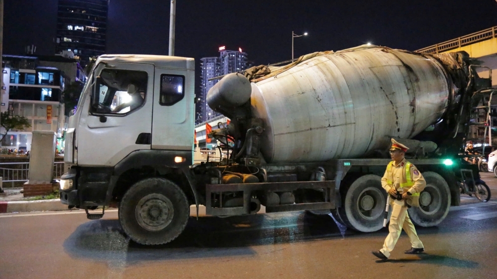 Cảnh sát giao thông tăng cường kiểm soát xe kinh doanh vận tải hàng hóa