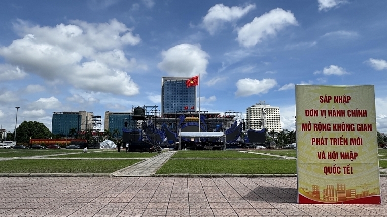 Cán bộ tại các tỉnh sau sáp nhập đi làm xa trên 30km được thuê nhà công vụ