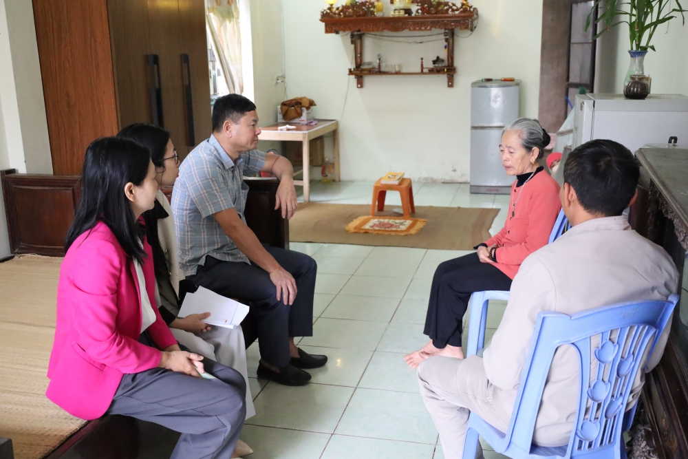 Thanh Hóa: Lãnh đạo xã Hoa Lộc thăm, tặng quà người khuyết tật Thanh Hóa: Lãnh đạo xã Hoa Lộc thăm, tặng quà người khuyết tật