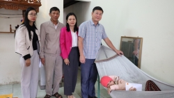 Thanh Hóa: Lãnh đạo xã Hoa Lộc thăm, tặng quà người khuyết tật