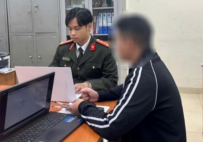 Nam sinh đại học suýt mất trắng 550 triệu đồng sau cuộc “bắt cóc online”