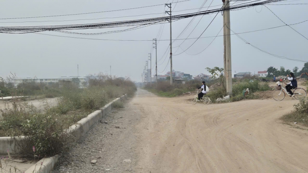 Hoài Đức: Phụ huynh kêu trời vì học sinh phải học chung với ruồi và ô nhiễm giữa Thủ đô