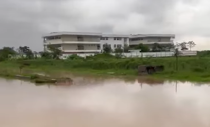 Hoài Đức: Phụ huynh kêu trời vì học sinh phải học chung với ruồi và ô nhiễm giữa Thủ đô