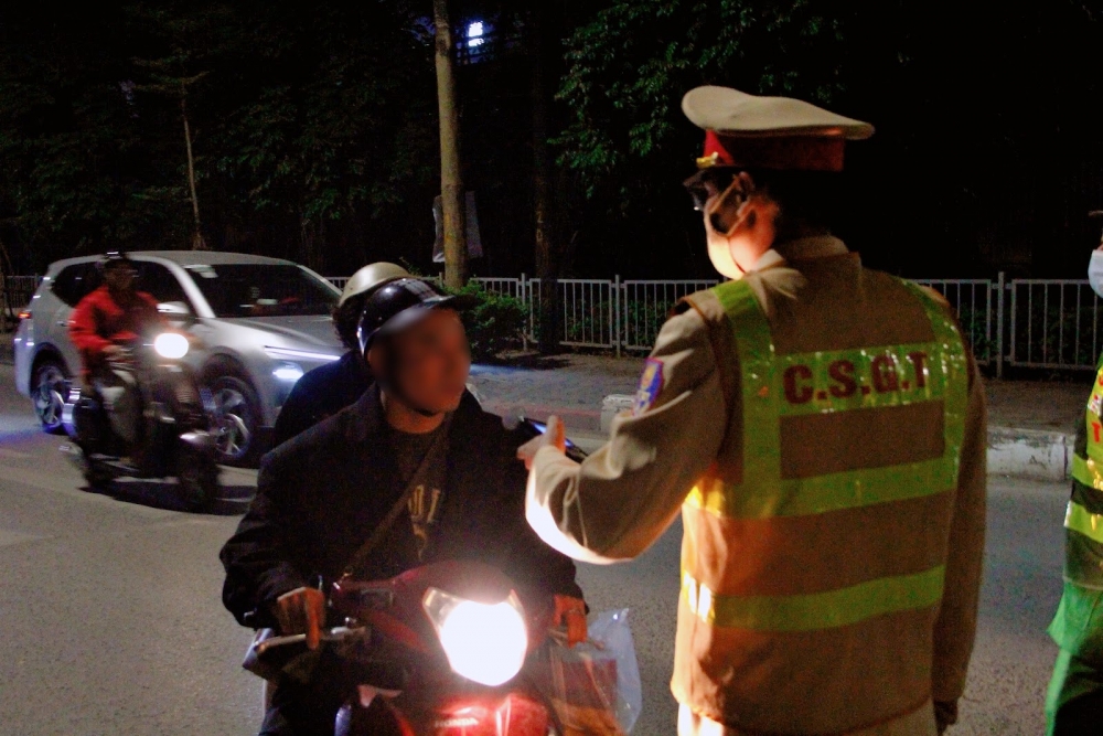 Cả nể gia chủ mời uống rượu, anh thợ xây “dính cồn” vượt hơn 2 lần mức kịch khung Cả nể gia chủ mời uống rượu, anh thợ xây “dính cồn” vượt hơn 2 lần mức kịch khung