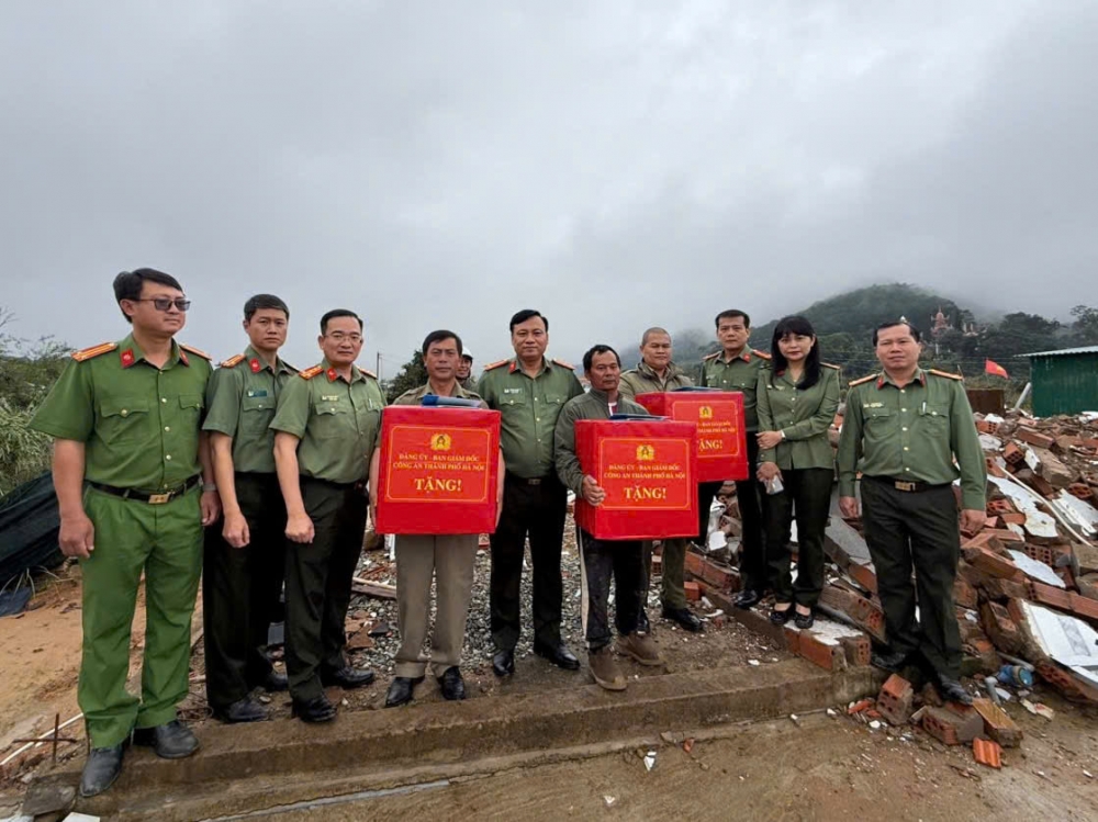 Công an Thủ đô hướng về Lâm Đồng: Kết nối yêu thương, sẻ chia hy vọng Công an Thủ đô hướng về Lâm Đồng: Kết nối yêu thương, sẻ chia hy vọng