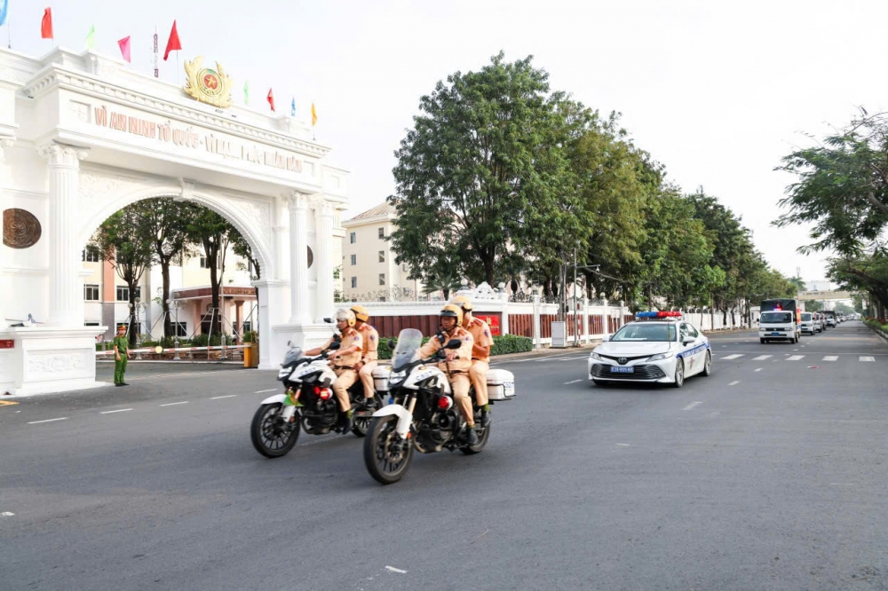 CSGT cao điểm bảo đảm trật tự giao thông, bảo vệ an toàn tuyệt đối Đại hội XIV của Đảng CSGT cao điểm bảo đảm trật tự giao thông, bảo vệ an toàn tuyệt đối Đại hội XIV của Đảng