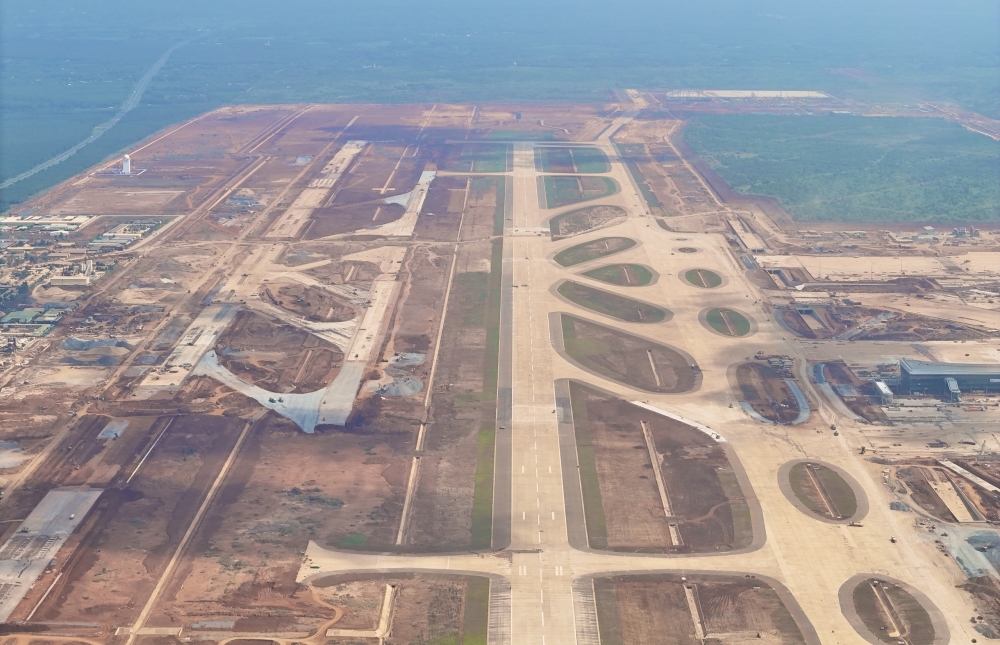 Máy bay lớn nhất Việt Nam lần đầu tiên hạ cánh tại siêu sân bay Long Thành Máy bay lớn nhất Việt Nam lần đầu tiên hạ cánh tại siêu sân bay Long Thành