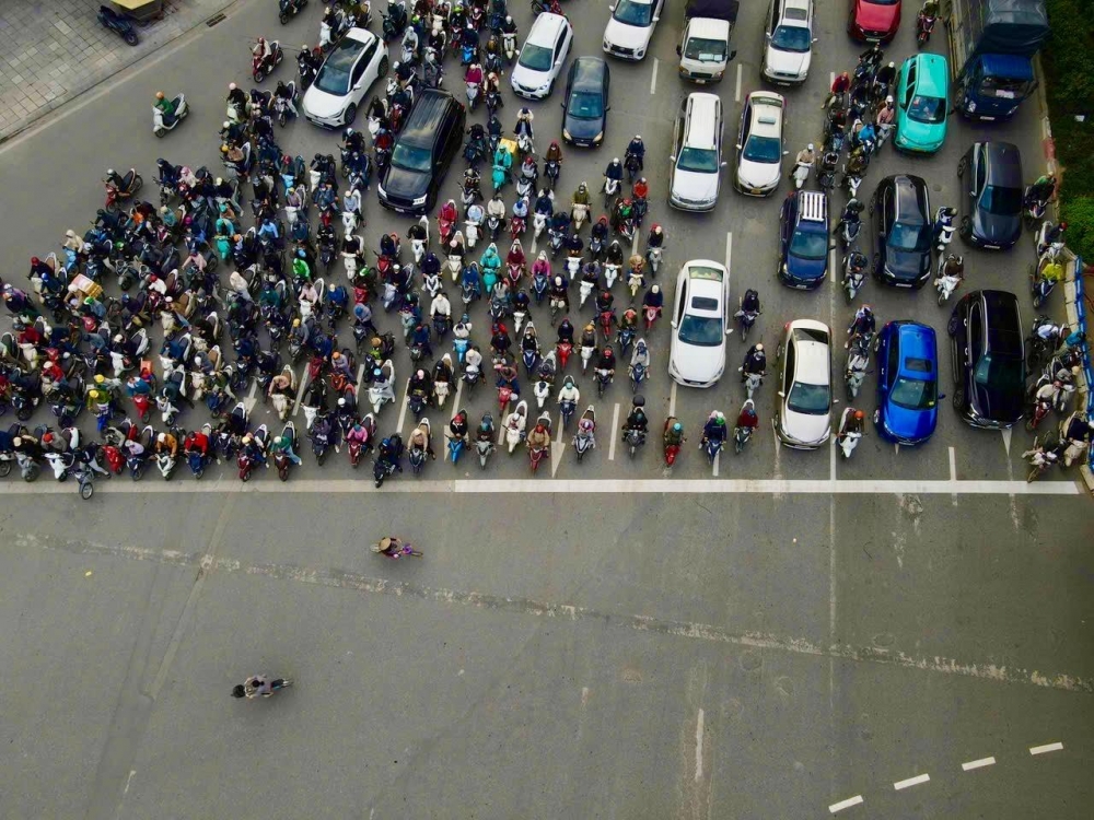 Hà Nội vận hành camera AI: Tài xế dừng đúng vạch, vượt đèn đỏ giảm rõ rệt Hà Nội vận hành camera AI: Tài xế dừng đúng vạch, vượt đèn đỏ giảm rõ rệt