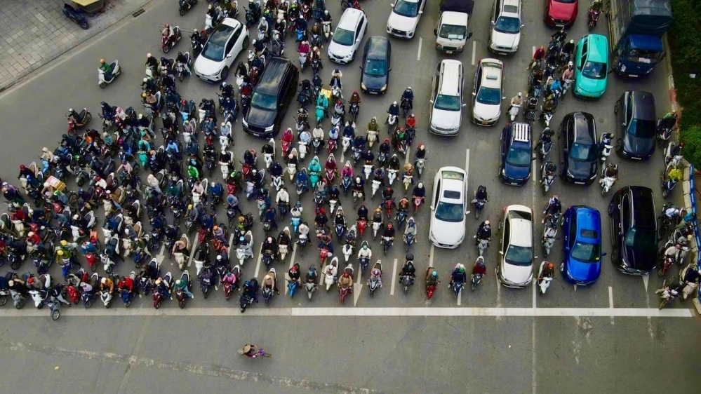 Hà Nội vận hành hơn 1.800 camera AI: Tài xế dừng đúng vạch, vượt đèn đỏ giảm rõ rệt