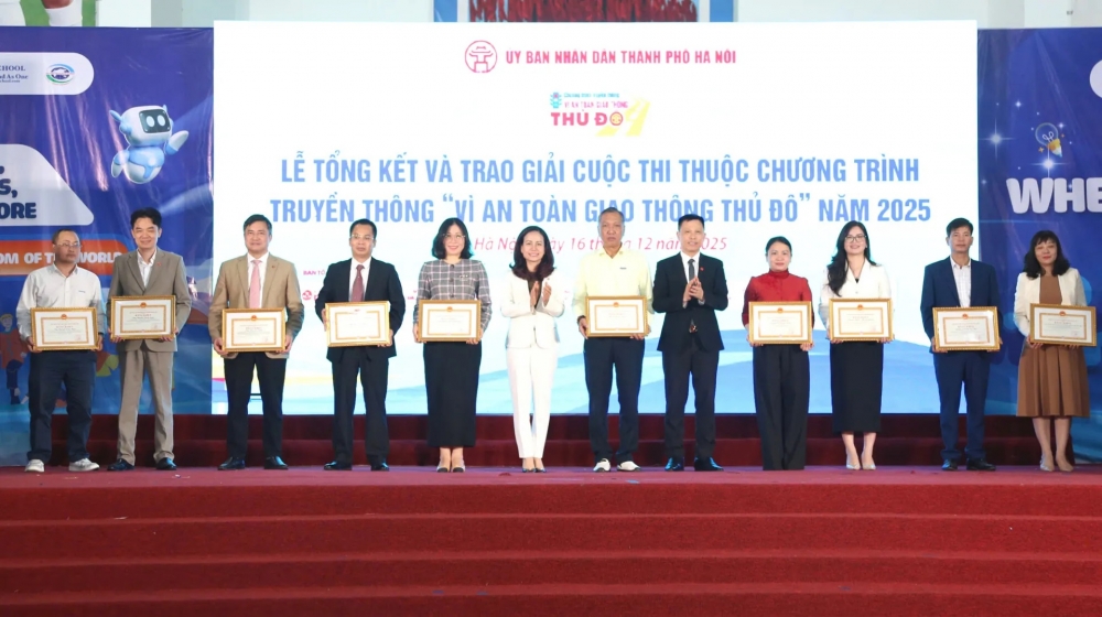 Chung tay xây dựng Thủ đô trở thành hình mẫu về văn hoá giao thông Chung tay xây dựng Thủ đô trở thành hình mẫu về văn hoá giao thông