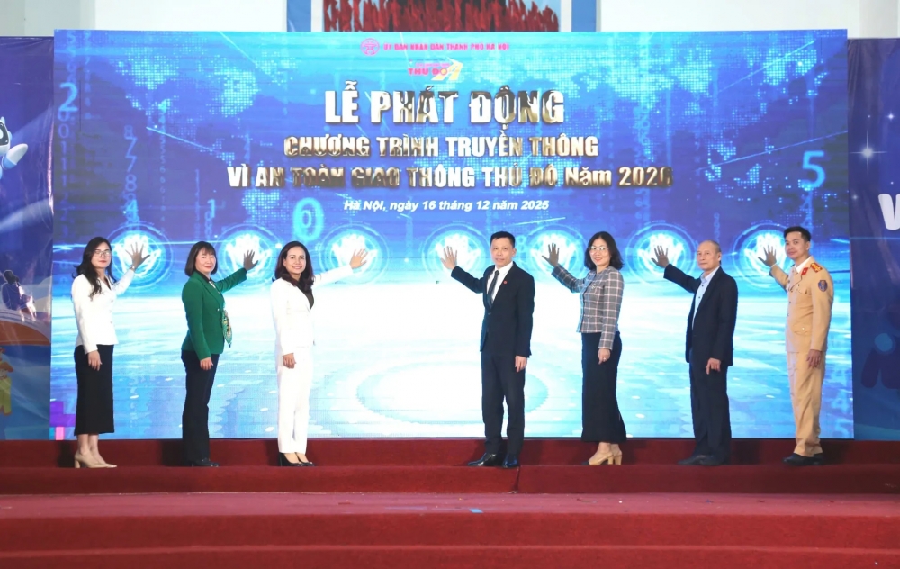 Chung tay xây dựng Thủ đô trở thành hình mẫu về văn hoá giao thông Chung tay xây dựng Thủ đô trở thành hình mẫu về văn hoá giao thông