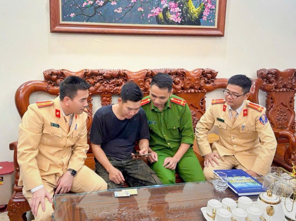 Công an Hà Nội “chạy nước rút” làm sạch dữ liệu đăng ký và bằng lái xe