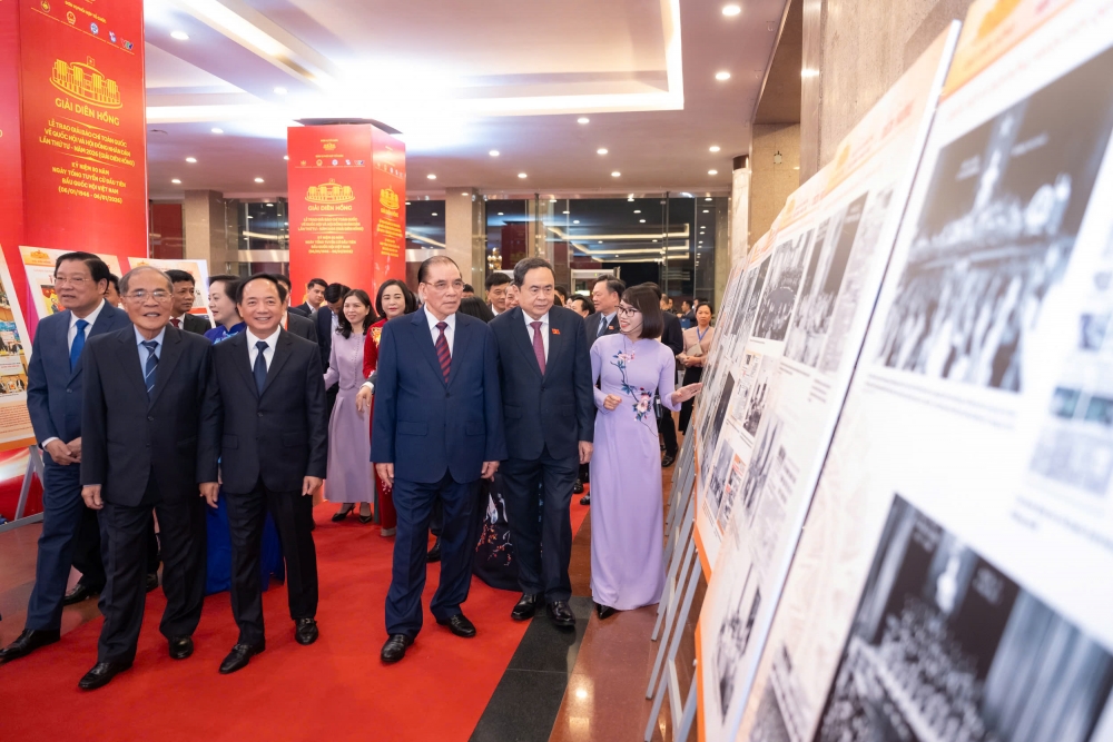 Báo chí đồng hành giúp các cơ quan dân cử hoạt động ngày càng hiệu lực, hiệu quả Báo chí đồng hành giúp các cơ quan dân cử hoạt động ngày càng hiệu lực, hiệu quả