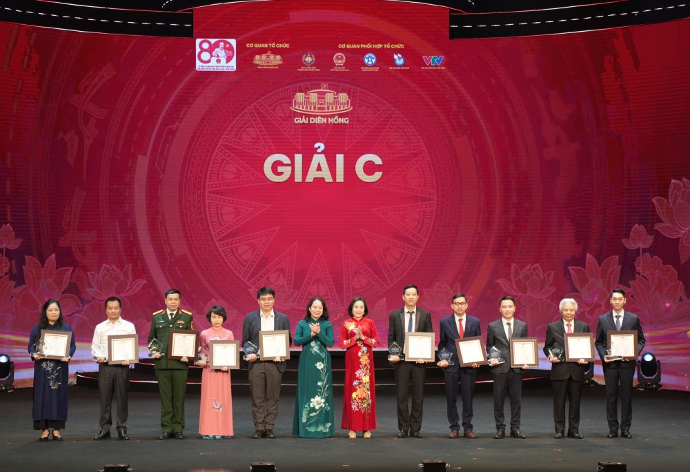 Báo chí đồng hành giúp các cơ quan dân cử hoạt động ngày càng hiệu lực, hiệu quả Báo chí đồng hành giúp các cơ quan dân cử hoạt động ngày càng hiệu lực, hiệu quả