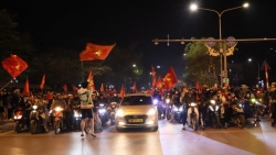 Người dân Thủ đô “đi bão” nghiêm chỉnh nhờ vị “trọng tài” bắt không trượt phát nào