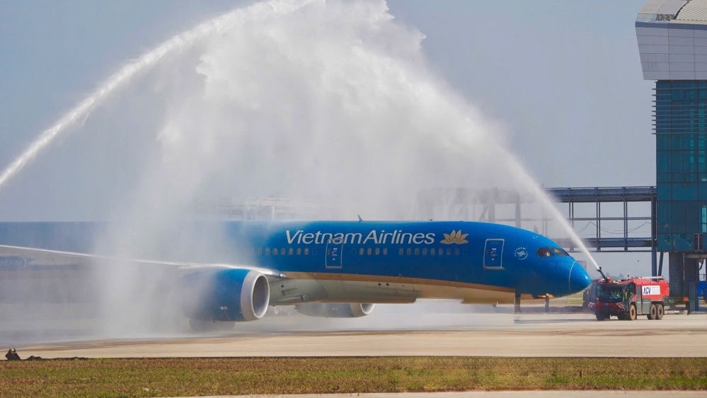 Siêu sân bay Long Thành chính thức đón chuyến bay chở khách đầu tiên