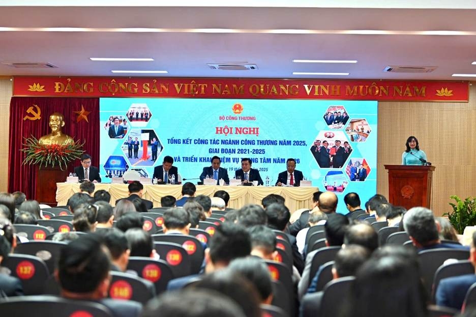 Thủ tướng: Ngành công thương phải phát huy "6 tiên phong"