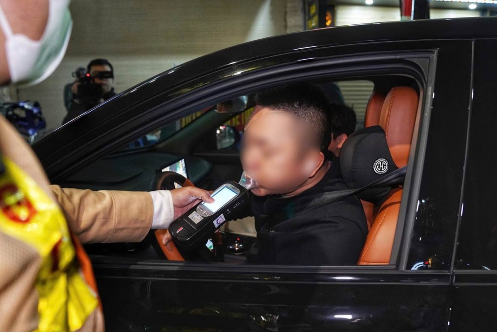 Hà Nội: Kiểm tra nồng độ cồn cuối tuần, xử lý 111 trường hợp vi phạm