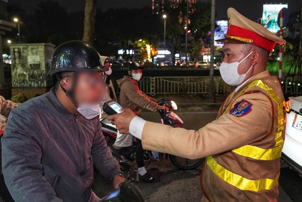 Hà Nội: Kiểm tra nồng độ cồn cuối tuần, xử lý 111 trường hợp vi phạm