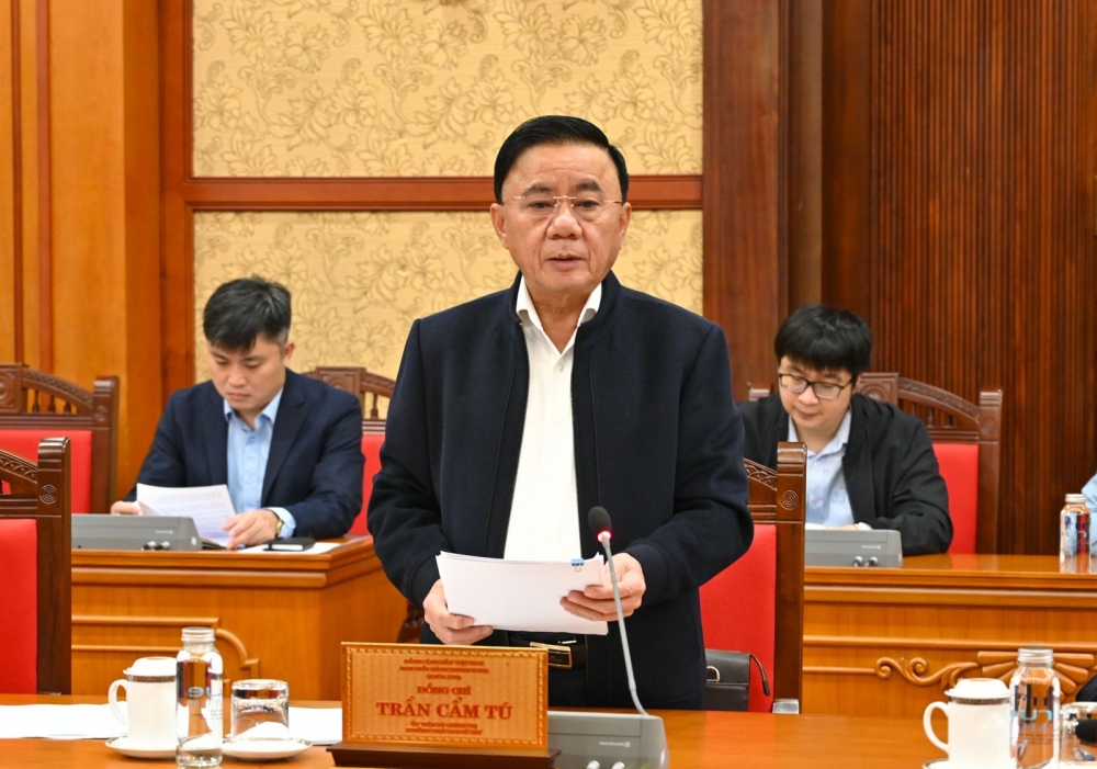 Không ký kết các cam kết quốc tế không thiết thực, không khả thi