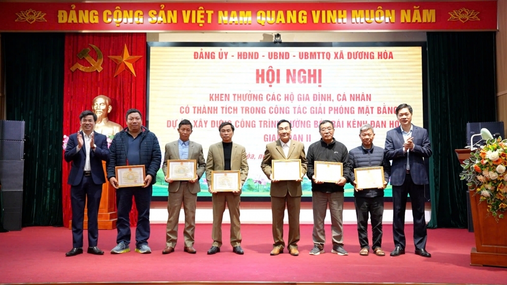 Xã Dương Hòa khen thưởng các cá nhân trong công tác GPMB dự án giao thông trọng điểm