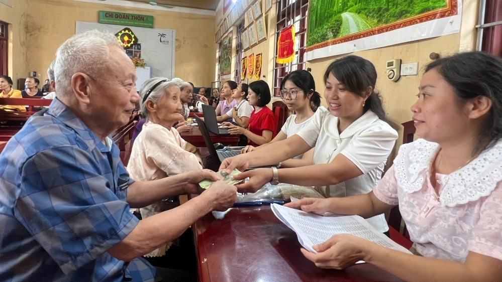 Xã Dương Hòa: Gần 3.300 người được tặng quà dịp Đại hội XIV của Đảng và Tết 2026