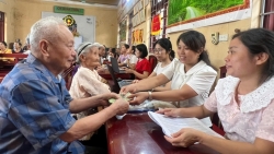 xa duong hoa gan 3300 nguoi duoc tang qua dip dai hoi xiv cua dang va tet 2026