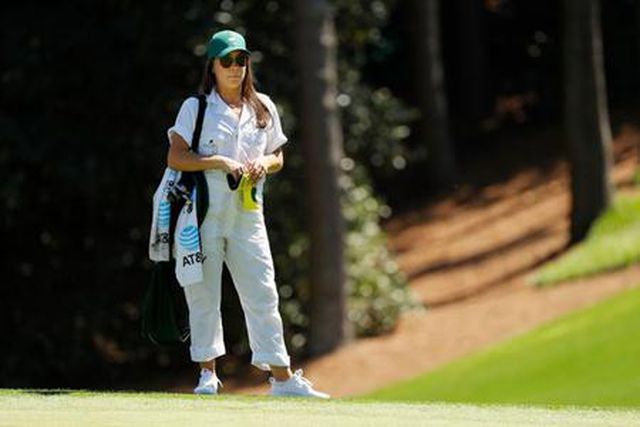 nhung bong hong quyen ru thap lua cho giai golf master 2019